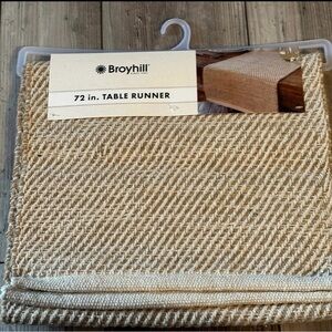 Broyhill Beige Table Runner Cotton And Jute Brand New